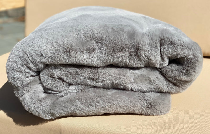 Experience luxury redefined with ONE Preevay's Faux Rabbit Fur Throw in Dramatic Gray. Inspired by Fernando Botero, crafted from Ultra Premium Faux Rabbit Fur. Hypoallergenic, cruelty-free, and lined with elegant velvet for refined warmth and sophistication. 800gsm, 50x60 inches.
