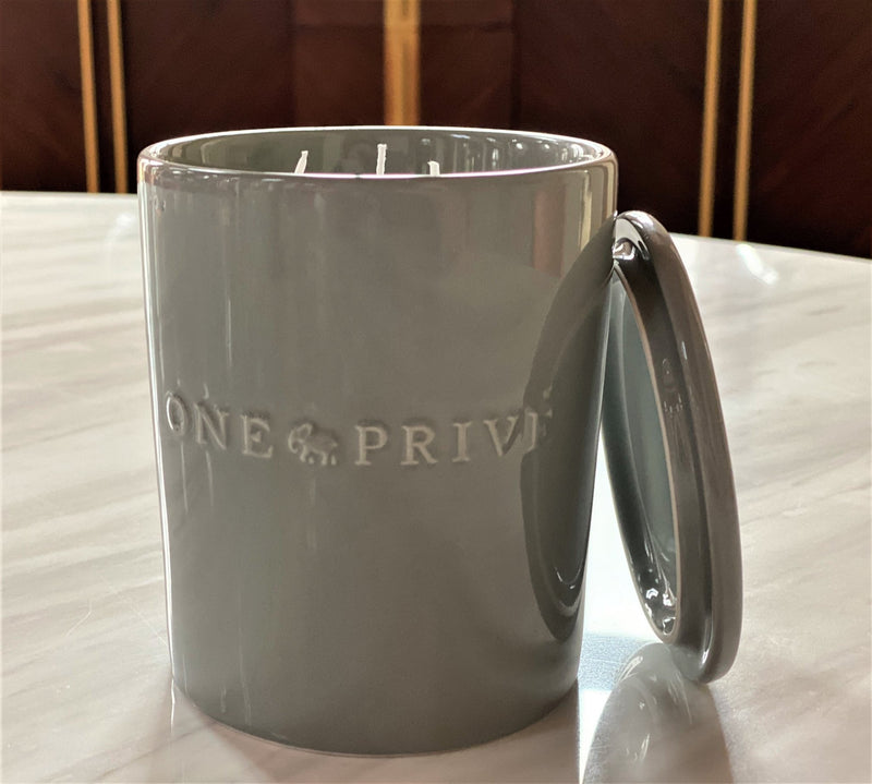 One Preevay Mediterranean Fig &amp; Linen Candle | TRIPLE Wick Candle | 21.2 oz | 600g.&nbsp;Sweet figs, bergamot, wild lavender, cedar, and green rose

Description:

Escape to a world of refined sophistication with the One Preevay Perfumed Candle Collection. Handcrafted with meticulous attention to detail, our candles evoke the essence of warm summer days and tranquil evenings.


Product Features:

- Unique fragrance blend: Sweet figs, bergamot, wild lavender, cedar, and green rose
- Premium materials: 100