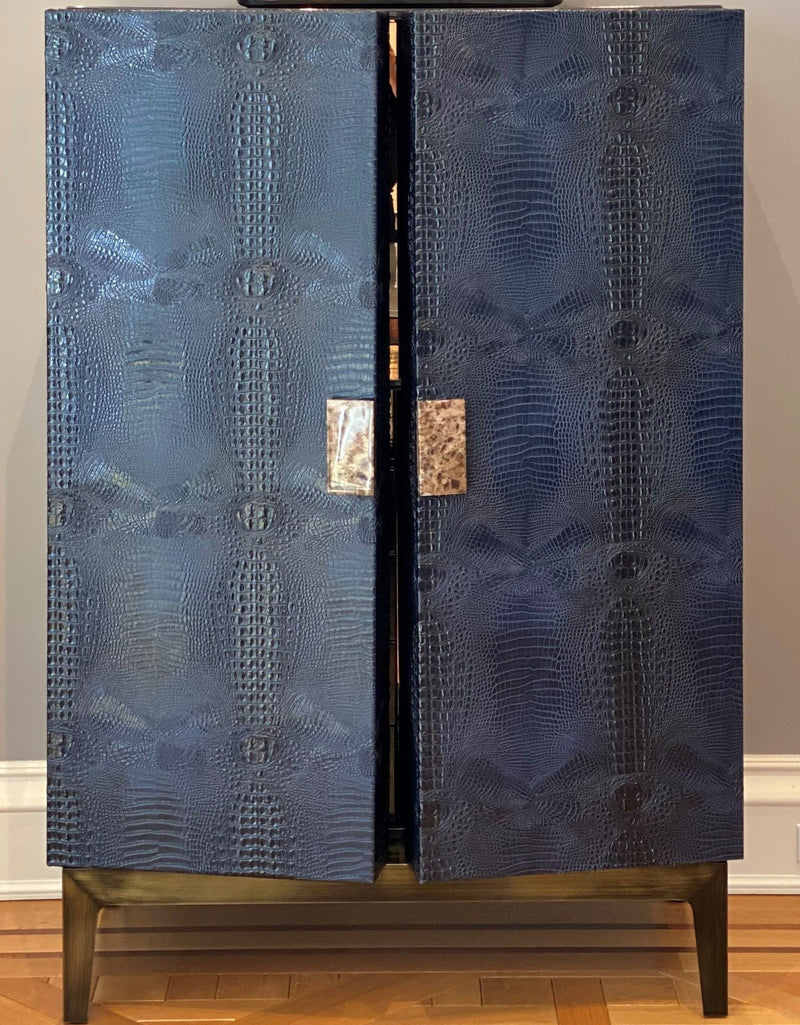 Experience ultra-luxury with One Preevay's bespoke Crocodile Armoire. Inspired by Louis XIV, this customizable piece combines elegance & functionality. Handcrafted with faux crocodile leather, ebony wood